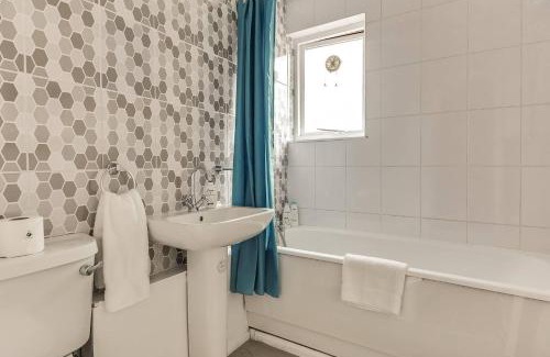 Kennington House | Lovely 4 Bedroom House with Garden near Waterloo