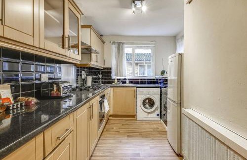 Kennington House | Lovely 4 Bedroom House with Garden near Waterloo