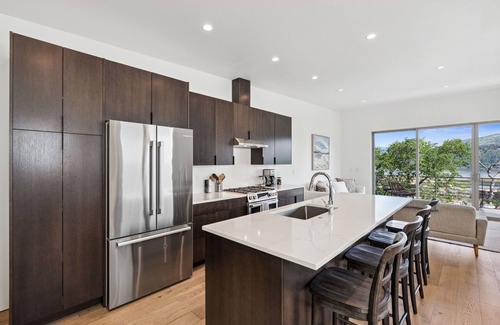 Hood River House | Lovely 4 story TH in downtown HR, Views of the Columbia