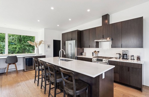 Hood River House | Lovely 4 story TH in downtown HR, Views of the Columbia