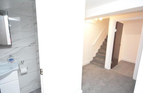 Leabridge Apartment | Lovely 4bedroom Apartment London