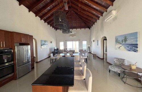Sea Rocks Villa | Lovely 6-bedroom Villa with Pool