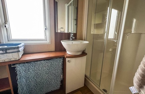 Scratby House | Lovely 6 berth caravan in seaside village of Scratby, Norfolk ref 19124S