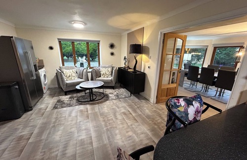Taynuilt House | Lovely 7 bedroom home with hot tub and large garden near Oban