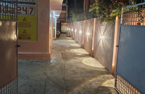 Varanasi House | Lovely 7-bedroom house with AC in Varanasi
