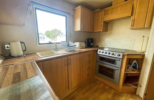 Walton on the Naze House | Lovely 8 berth caravan at Naze Marine Holiday Park ref 17012P