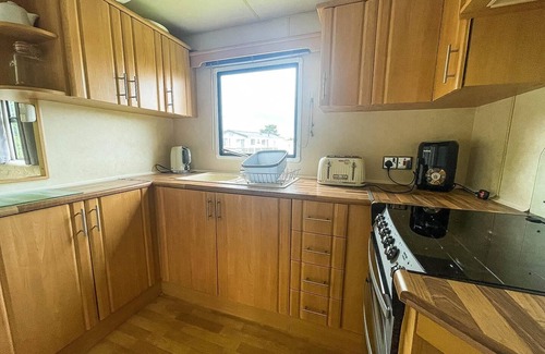 Walton on the Naze House | Lovely 8 berth caravan at Naze Marine Holiday Park ref 17012P