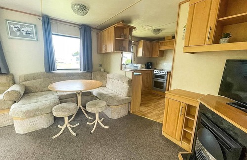 Walton on the Naze House | Lovely 8 berth caravan at Naze Marine Holiday Park ref 17012P