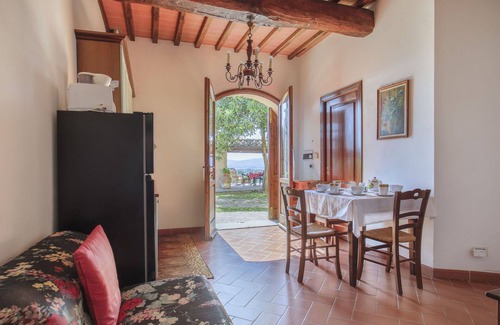 Castelfranco di Sopra Villa | Lovely apartment in villa for 3 people with WIFI, pool, TV and patio