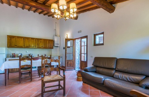 Castellina in Chianti Villa | Lovely apartment in villa for 4 guests with A/C, WIFI, pool, TV, patio and panoramic view