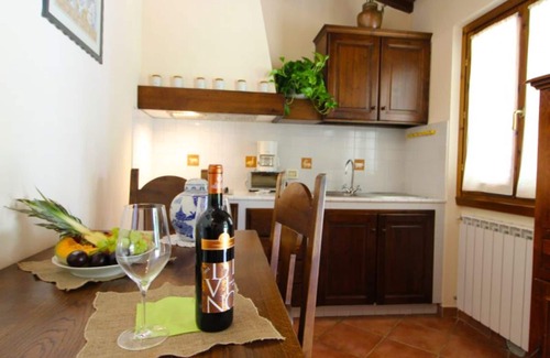 Castelfranco Piandisco Apartment | Lovely apartment for 3 people with pool, WIFI and pets allowed