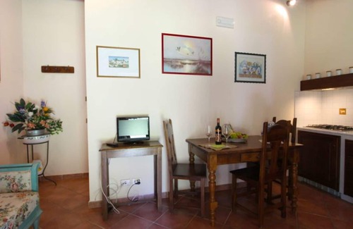 Castelfranco Piandisco Apartment | Lovely apartment for 3 people with pool, WIFI and pets allowed