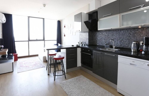 Atasehir Apartment | Lovely and Central Flat with City View in Atasehir