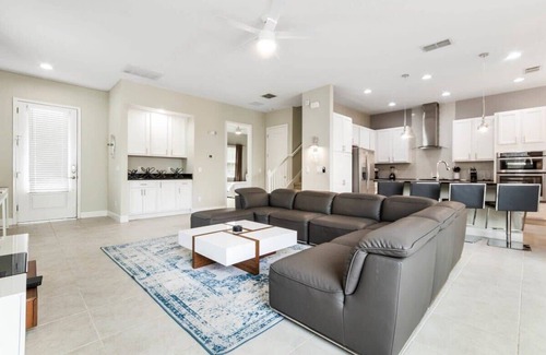 Reunion House | Lovely and Relaxing 5 Bed Family Pool Home-7786LL