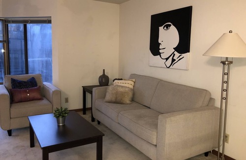 Nob Hill Apartment | Lovely and Spacious 2 Bedroom Parking included