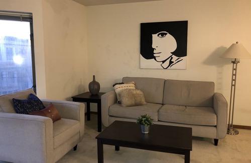 Nob Hill Apartment | Lovely and Spacious 2 Bedroom Parking included