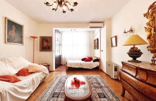 Blloku Apartment | Lovely and warm two bedroom apartament in Tirana