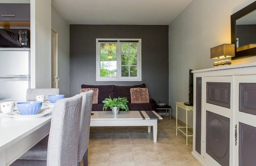 La Bastide-Clairence Apartment | Lovely apartment for 6 guests with pool, WIFI, TV, terrace and pets allowed