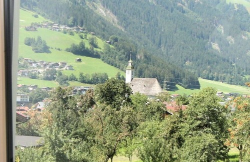 Ramsau im Zillertal Apartment | Lovely apartment for 8 guests with WIFI, TV and terrace