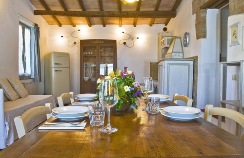 Montalcino Villa | Lovely apartment in villa with pool, WIFI, TV, terrace, pets allowed and panoramic view