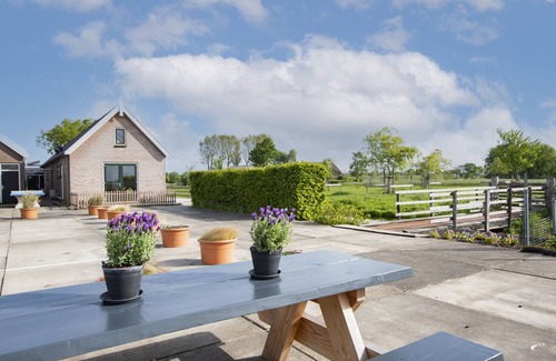 Municipality of Alphen aan den Rijn Apartment | Lovely apartment overlooking the meadows.