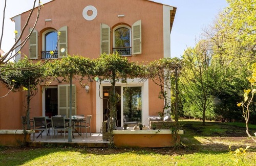 La Rouviere Apartment | Lovely apartment for 6 guests with A/C, pool, WIFI, TV, terrace and parking