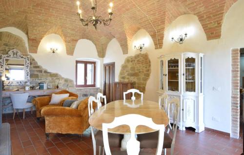 Civitella Benazzone Apartment | Lovely Apartment In Civitella Benazzone