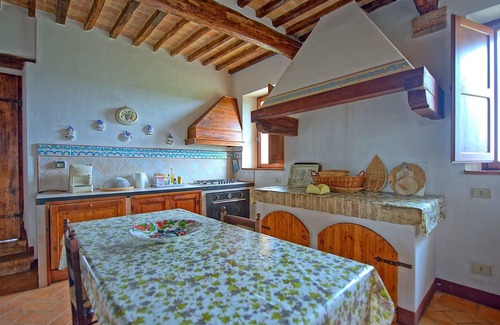 Monteroni d'Arbia Apartment | Lovely apartment for 5 people with pool, WIFI, panoramic view and parking, close to Siena