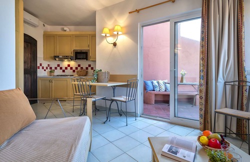 Canneddi Apartment | Lovely apartment for 4 people with pool, A/C, WIFI, TV, terrace, pets allowed and parking