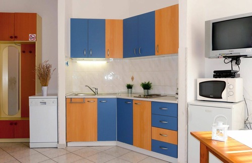 Sveti Vid Dobrinjski Apartment | Lovely apartment for 4 guests with A/C, WIFI, pool, TV, patio and pets allowed