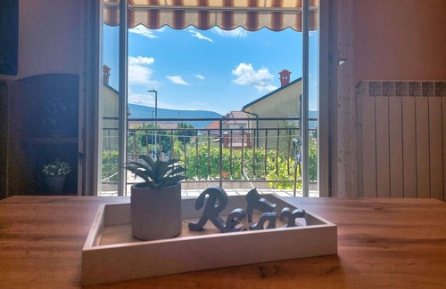 Kornic Apartment | Lovely apartment for 5 people with WIFI, A/C, TV, terrace and parking