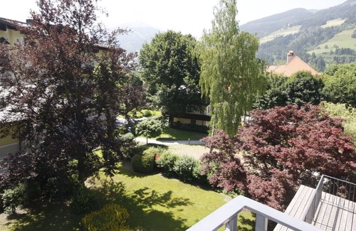 Bad Hofgastein Apartment | Lovely apartment for 6 people with WIFI, TV, terrace, pets allowed and parking