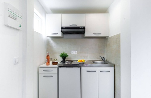 Cros-de-Cagnes Apartment | Lovely apartment for 2 guests with WIFI, pool, TV and patio