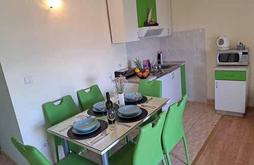 Kastel Stafilic Apartment | Lovely Apartment For 4+1 Near Trogir