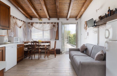 Coste Apartment | Lovely apartment for 6 guests with A/C, WIFI, TV and pets allowed