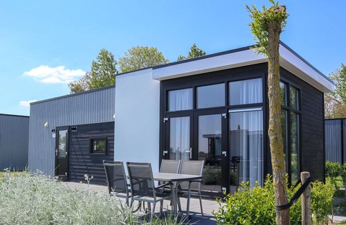 Zuidzande House | Lovely apartment in villa for 6 people with WIFI, TV, terrace and parking