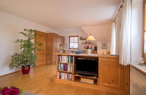 Aschach Apartment | Lovely Apartment ‘Apfelblüte’ on Farm House with Balcony and Mountain View