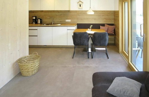 Hofstetten Apartment | Lovely apartment for 4 guests with WIFI, TV and terrace