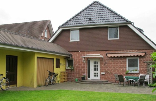 Neuenkirchen Apartment | Lovely apartment for 4 guests with WIFI, TV, patio, pets allowed and parking