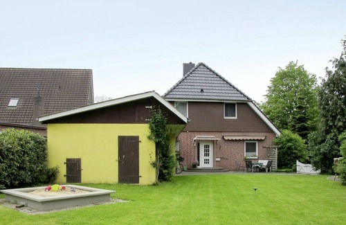 Neuenkirchen Apartment | Lovely apartment for 4 guests with WIFI, TV, patio, pets allowed and parking