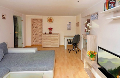 Elpe Apartment | Lovely Apartment in Elpe near Forest