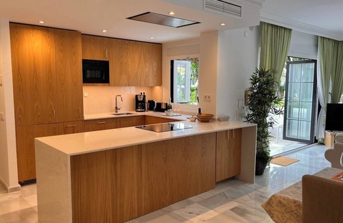 Marbella Apartment | Lovely apartment in tropical garden, walking distance to Puerto Banus and beach