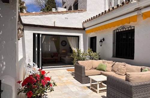 Marbella Apartment | Lovely apartment in tropical garden, walking distance to Puerto Banus and beach