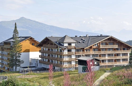Katschberg Apartment | Lovely apartment for 6 people with WIFI, pool, TV, balcony, pets allowed, panoramic view and par.