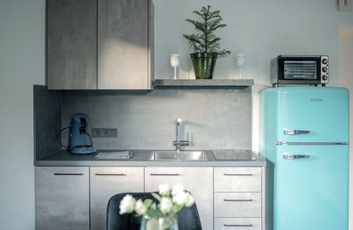 Thumersbach Apartment | Lovely apartment for 3 guests with WIFI, TV, terrace, pets allowed and parking