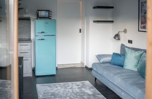 Thumersbach Apartment | Lovely apartment for 3 guests with WIFI, TV, terrace, pets allowed and parking