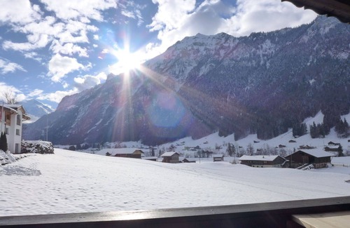 Kandergrund Apartment | Lovely apartment for 4 people with WIFI, TV, balcony, pets allowed and panoramic view
