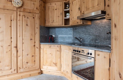 St. Moritz Apartment | Lovely apartment for 4 guests with WIFI, TV, terrace and parking