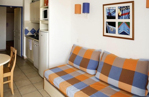 Le Barcares Apartment | Lovely apartment for 5 guests with pool, TV, terrace, pets allowed and parking