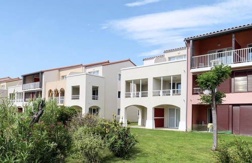 Le Barcares Apartment | Lovely apartment for 5 guests with pool, TV, terrace, pets allowed and parking